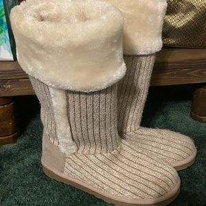 Arizona Size 6 Camel Boots